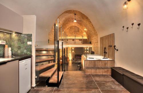 Artists Colony House | Experience Unique Comfort at אבנים טובות with Hot Tub