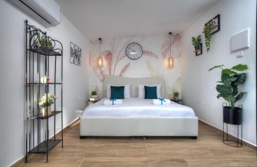 Safed Old City Hotel | Avnei Hachoshen - Elegant Suites with Hot Tub in Safed