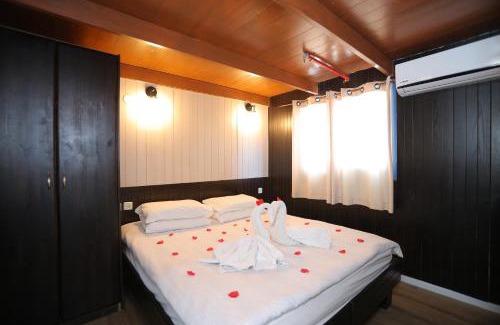 Vered Hagalil Cabin | Nature's Oasis Resort: Family Cabins with Pool & Hot Tub