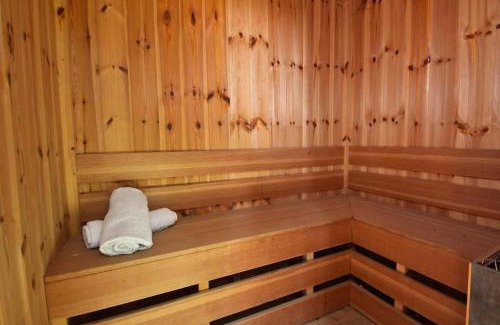 Had Nes Bed & Breakfast | Serene Retreat - Cozy Cabins with Private Hot Tubs & Views