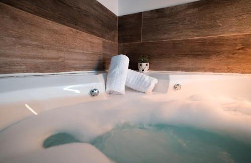 Giv'at Yo'av Cabin | Discover אור הצפון - צימרים with Family-Friendly Amenities
