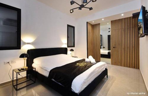 Dalton Bed & Breakfast | Elegant אחוזת אור השחר: Family Villa with Private Pool
