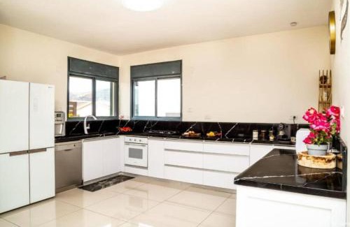 Ya'ara Villa | Experience the Serenity at אחוזת אפנדי with Ocean Views