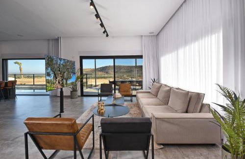 Vered Hagalil Bed & Breakfast | Geshan Villa: Family Retreat with Pool & Lake Views