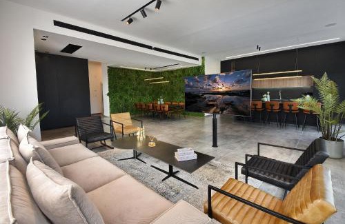 Vered Hagalil Bed & Breakfast | Geshan Villa: Family Retreat with Pool & Lake Views