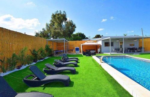 Bror Hayil Villa | Discover אחוזת טוהר בכפר: Family-Friendly Retreats Await