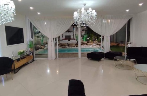 Rishon LeTsiyon Apartment | Discover אחוזת מונטנו: Family-Friendly & Pet Welcoming Retreat
