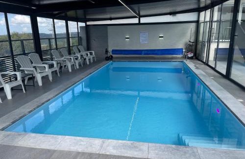 Ein Ya'akov Villa | Discover אחוזת שקד בוטיק: 4-Star Retreat with Pool & Views