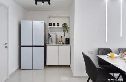 Ein Ya'akov Villa | Discover אחוזת שקד בוטיק: 4-Star Retreat with Pool & Views