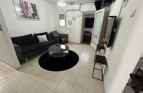 Haifa Apartment | Experience Relaxation at אירוח על הים with Ocean Views