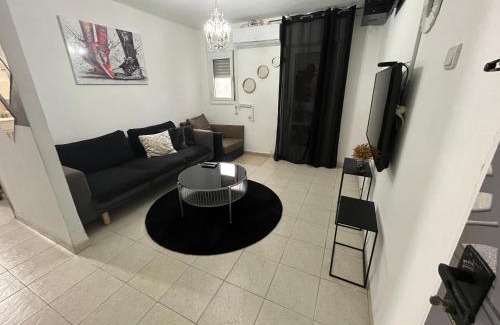 Haifa Apartment | Experience Relaxation at אירוח על הים with Ocean Views