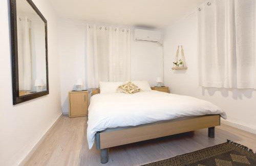 Ramot Naftali Cabin | Experience Comfort at אירוח פינת חן with Ocean Views