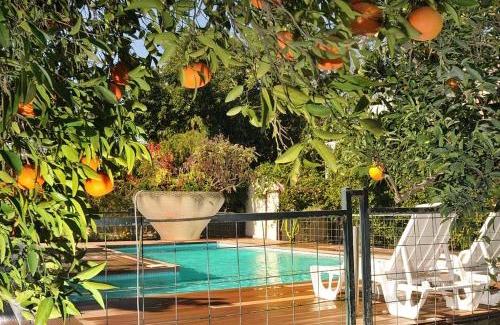 Sde Eliezer House | Inviting Eitan Wood Cabins Resort with Oceanfront Pool