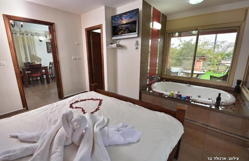 Had Nes Cabin | Discover אצולה בגולן: Family-Friendly Retreat with Pool