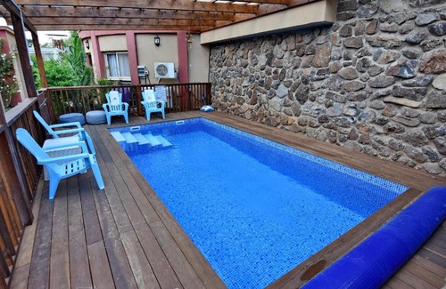 Had Nes Cabin | Discover אצולה בגולן: Family-Friendly Retreat with Pool
