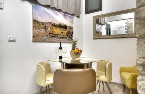 Safed Old City Villa | Experience אצולת הכיכר: Top-Rated with Pool & Hot Tub