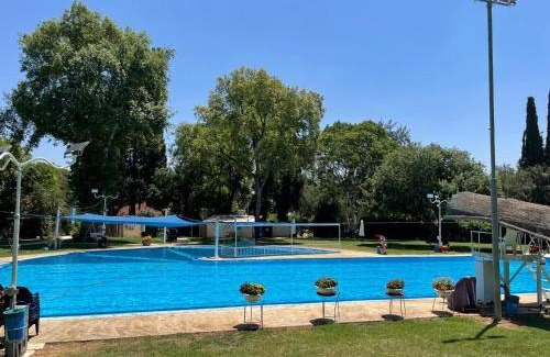 Bruchim Qela' Alon Villa | Experience Family-Friendly Comfort at Aronek's Place