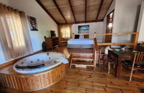 Mishmar HaYarden Cabin | Relax at אתנחתא בירדן: Pet-Friendly with Ocean Views
