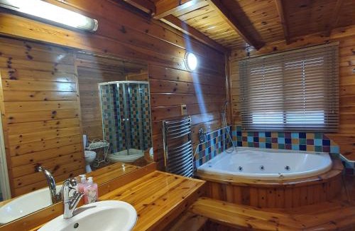 Hazon Apartment | Escape to בחצר של טובה: 4-Star Oceanfront Retreat