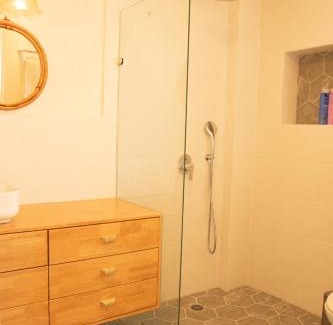 Al-Maghtas Apartment | Enchanting Getaway Between Mountains and Sea - Guest Rated 9.5