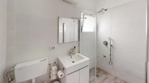 Hadera Apartment | Oceanfront Bliss at בית זיני - Z נופש with 9.6 Guest Rating