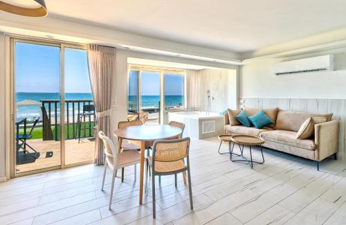 Haifa Apartment | Beachside Bliss: 4-Star Retreat with Jacuzzi & Ocean Views