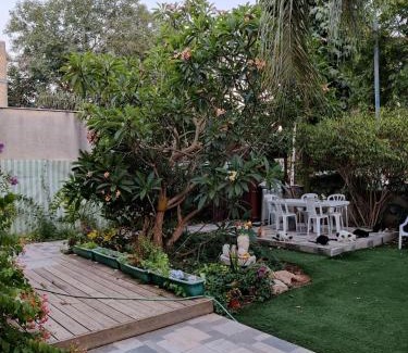 Pardes Hanna Karkur Apartment | Discover the Comfort of בית מרום - Rated 7.8/10