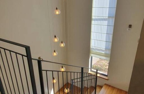 Tel Aviv Apartment | Family-Friendly Stay at בית עופר with Kitchen Amenities