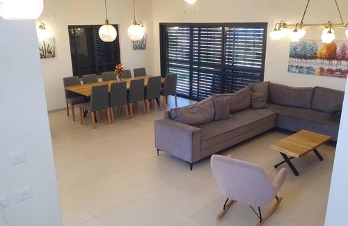 Tel Aviv Apartment | Family-Friendly Stay at בית עופר with Kitchen Amenities