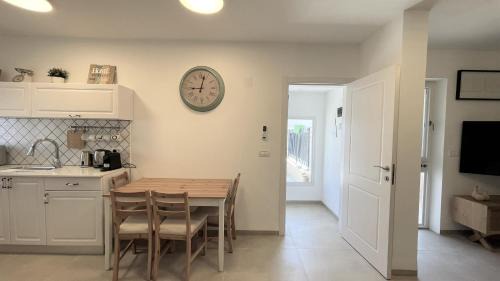 Beit HaShita Apartment | Guest Rated 10/10: בית פלג in בית השיטה Awaits You