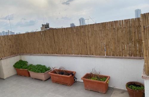 Netanya Apartment | Explore בלב העיר: Family & Pet-Friendly Escape