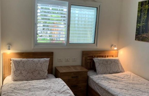 Bene Beraq Apartment | Experience B'netayim: Family-Friendly with Perfect Reviews