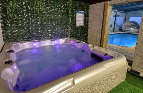 Safed House | Enchanting Escape at בקצה היער: Pool & Family Fun Awaits