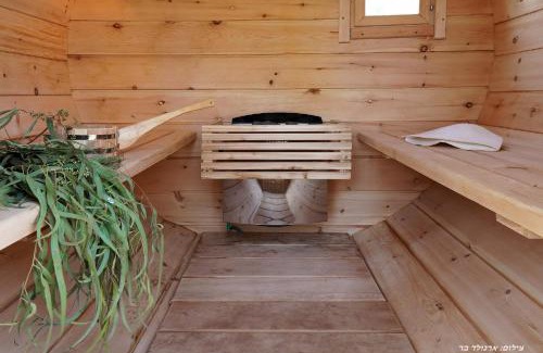 Ramot Cabin | Escape to בקתה בתמרים: Guest Rated 9/10 with Pool & Hot Tub