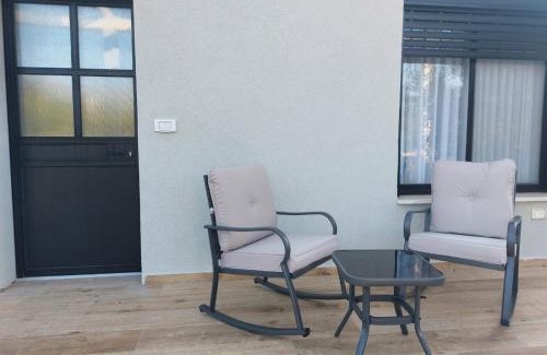 Qatsrin Apartment | Child-Friendly Stay at בקתות שחר - Rated 9/10 by Guests