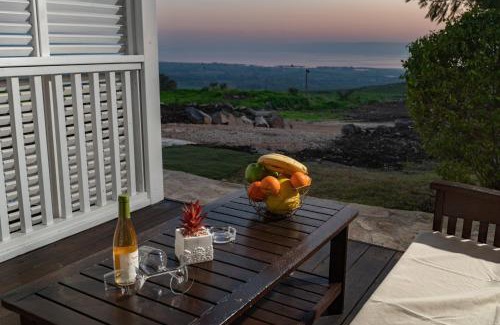 Had Nes Cabin | Exceptional Oceanfront Stay at דובדבן בגולן with Pool