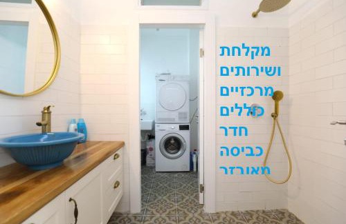 Hadera Apartment | Beachfront Gem in Turquoise with High Guest Ratings