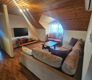 Tzuriel Apartment | דירת אירוח בצוריאל