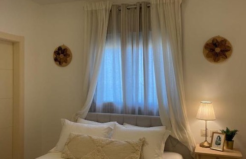 Rishon LeTsiyon Apartment | Stylish Boutique Apartment at SKY Towers for Your Getaway