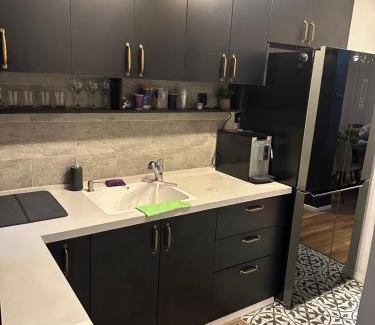 Haifa Apartment | Cozy Dnine7 Boutique Apartment with Hot Tub & High Rating