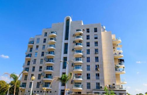 Mateh Asher Apartment | Relaxing Getaway at Dream Place Achziv with Hot Tub