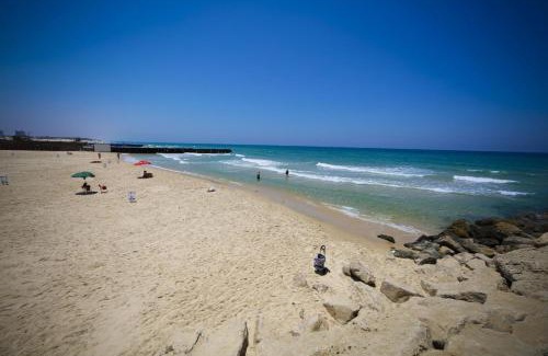 Ashdod Apartment | Exquisite Oceanfront Retreat with Scenic Sea Views