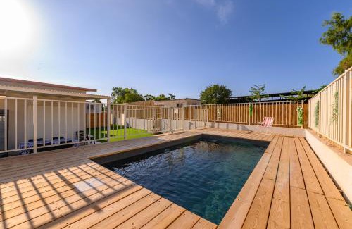 Shadmot Dvora Apartment | Merhavim Villa: Oceanfront Retreat with Pool & 9.3 Rating