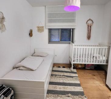 Petah Tikva Apartment | Family-Friendly 6-Room Apartment in Em HaMoshavot