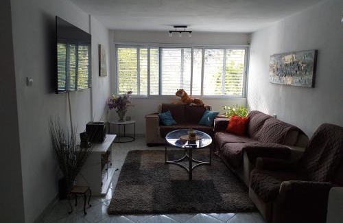 Kiryat Bialik Apartment | Discover a 3-Room Haven: Pet Friendly & Family Ready