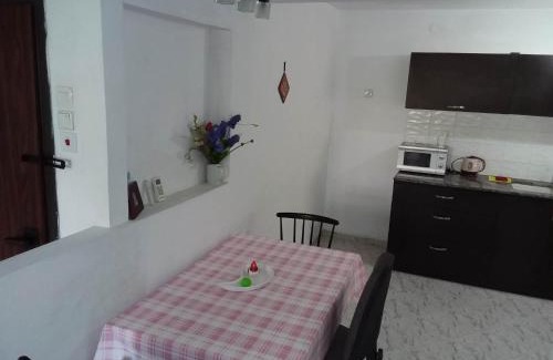 Kiryat Bialik Apartment | Discover a 3-Room Haven: Pet Friendly & Family Ready
