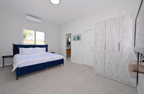 Safed Bed & Breakfast | Unforgettable Stay at הבית בלב כנען with Private Pool