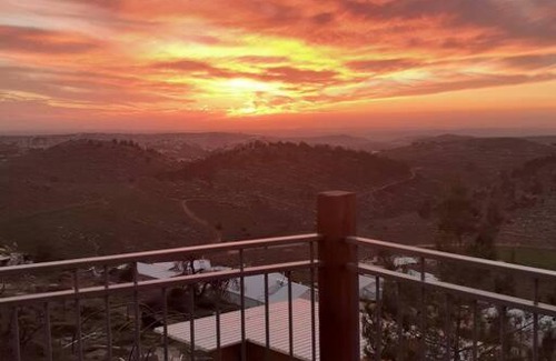 Ben Shemen Villa | Family-Friendly Retreat at הבית במעלה התאנה, גוש עציון