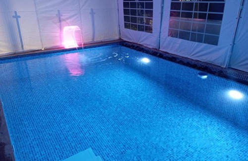 Manot Apartment | Experience Comfort at הגליל הקורן: Pool & Hot Tub Awaits