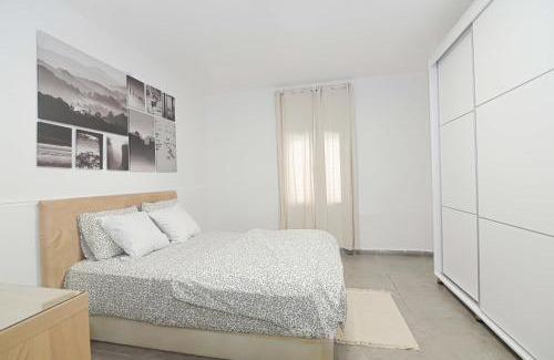 Hadera Apartment | Experience הדירה בלבן: Ocean Views & Private Beach Awaits